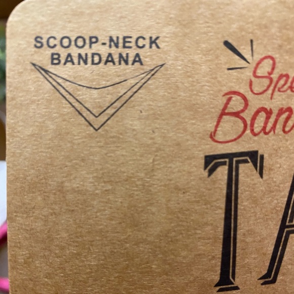 New and never worn Valentines dog nexk bandana size Medium 10-15 inches - Picture 7 of 7